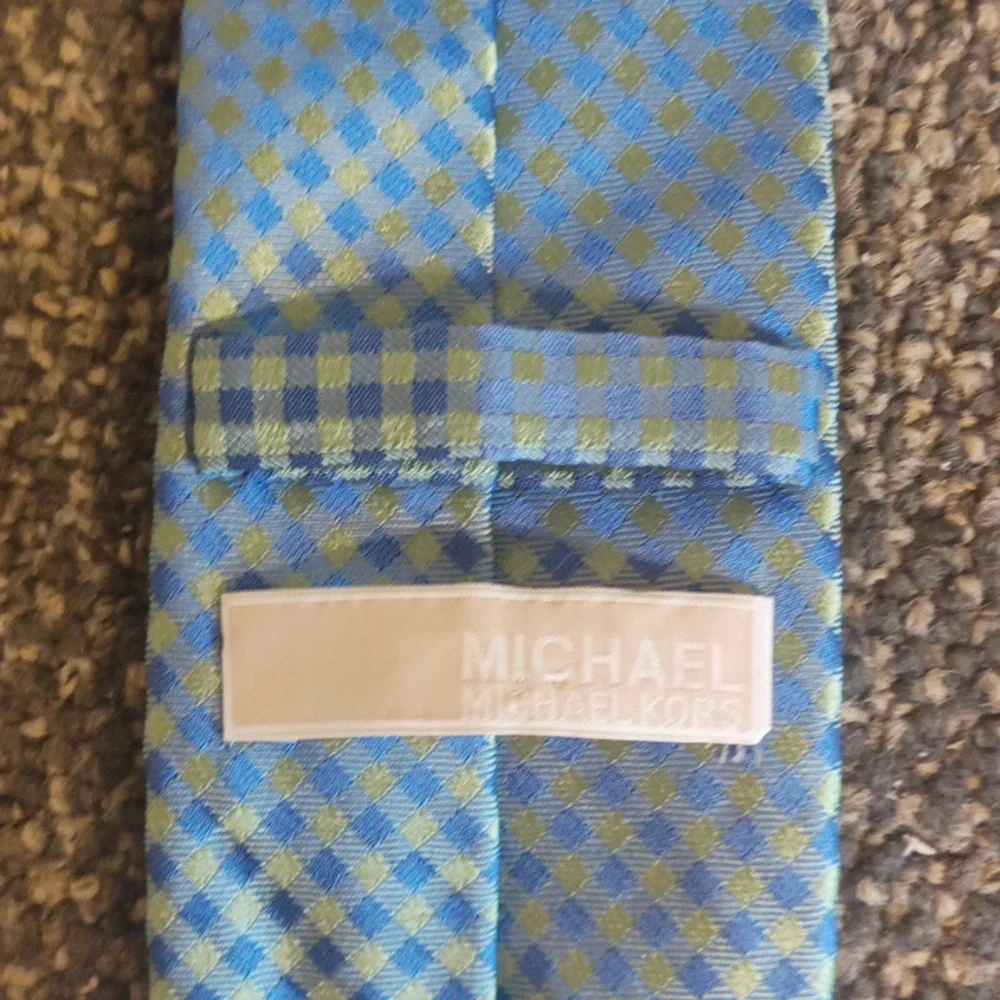 Michael Kors blue and green irredecent 100% silk men's tie.